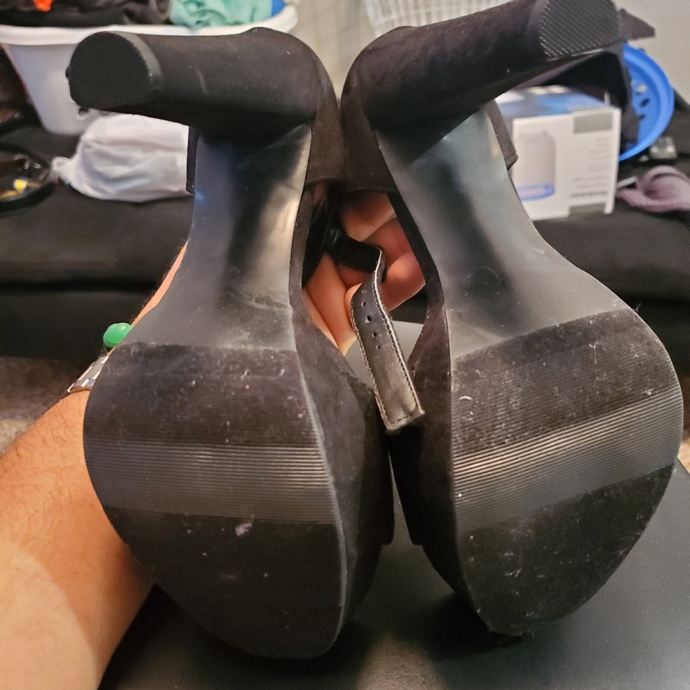 Heels - Picture 3 of 3